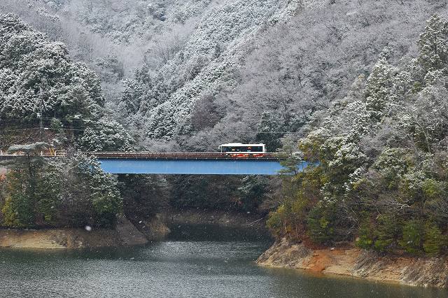 南海バス賞 寒中のバス滝畑ダム
