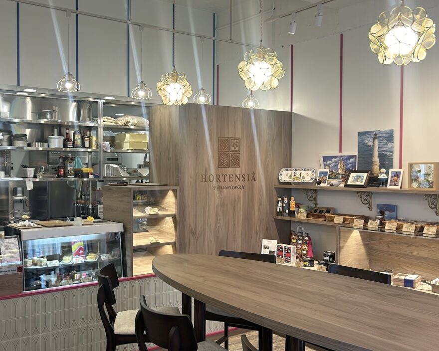 オルタンシア　パティスリー&カフェの店内