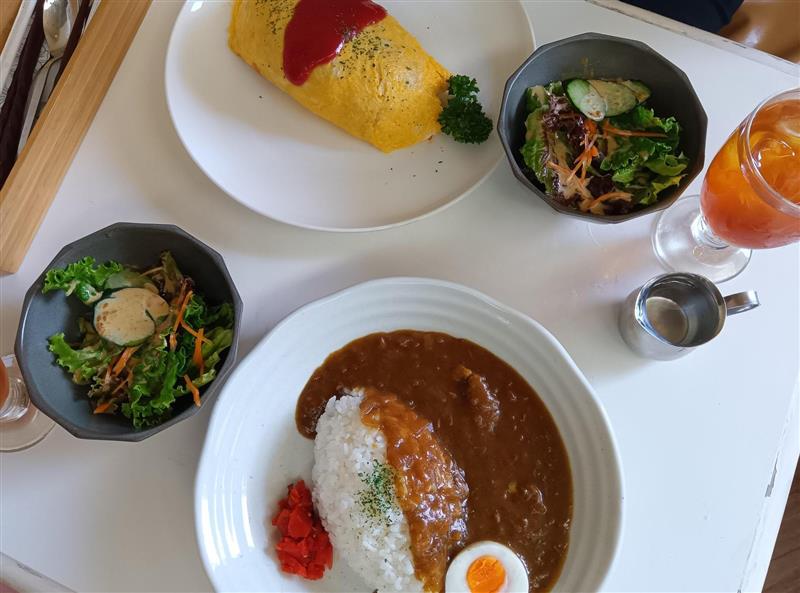 モアザンユーのカレーとオムライス