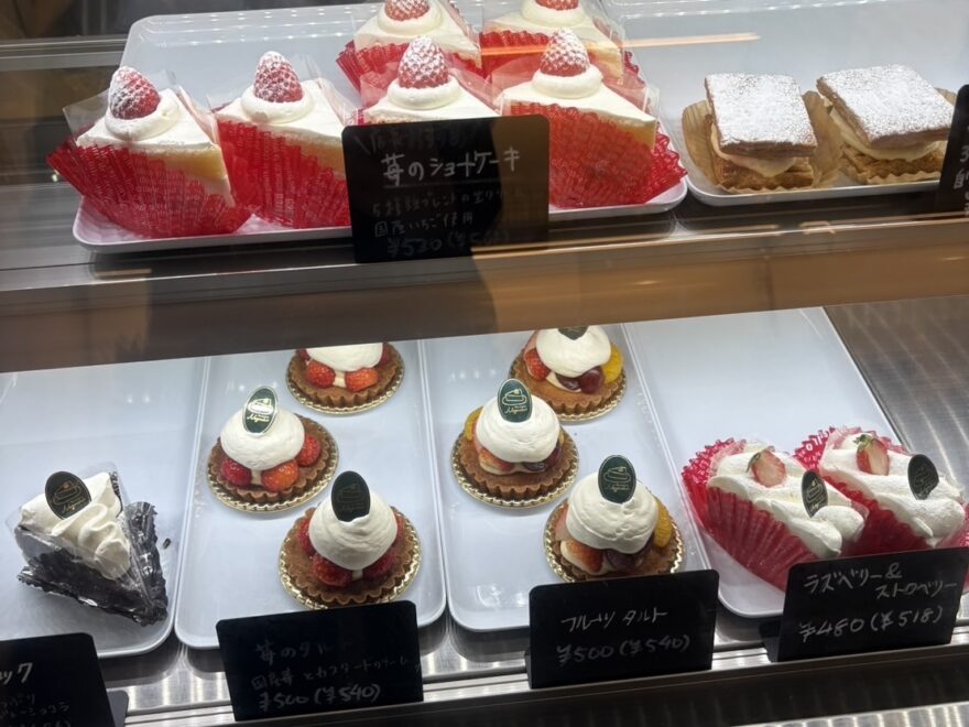 パティスリーノグチ　ショーケース